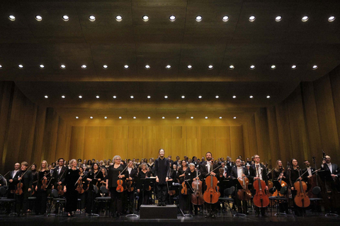 Eun Sun Kim and the San Francisco Opera Orchestra bow after Beethoven's Ninth Symphony on October 26, 2024. Photo: Cory Weaver/San Francisco Opera