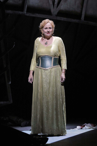 Anja Kampe as Isolde in Wagner's "Tristan und Isolde." Photo: Cory Weaver/San Francisco Opera