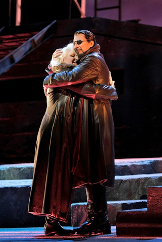 Iréne Theorin as Brünnhilde and Greer Grimsley as Wotan in Wagner's "Die Walküre." Photographer: Cory Weaver/San Francisco Opera.