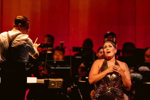 Nikola Printz with the San Francisco Opera Orchestra, conducted by Robert Mollicone, at the Pride Concert, June 27, 2025.  Photo: Kristen Loken/San Francisco Opera