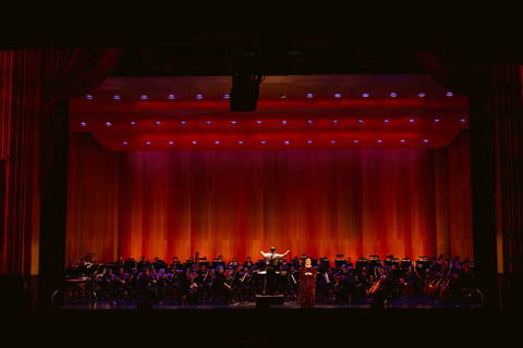 Jamie Barton with the San Francisco Opera Orchestra, conducted by Robert Mollicone, at the Pride Concert, June 27, 2025.  Photo: Kristen Loken/San Francisco Opera