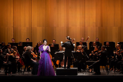 Mezzo-soprano Daniela Mack sings songs of Manuel de Falla with Eun Sun Kim conducting the San Francisco Opera Orchestra on November 1, 2025. Photo: Matthew Washburn/San Francisco Opera