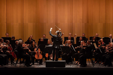 Eun Sun Kim conducts the San Francisco Opera Orchestra in music by Manuel de Falla and Beethoven's Fifth Symphony on November 1, 2025. Photo: Matthew Washburn/San Francisco Opera