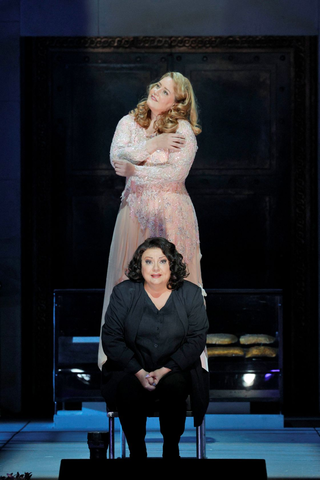 Elza van den Heever as Chrysothemis and Elena Pankratova as Elektra in Strauss' "Elektra." Photo: Cory Weaver/San Francisco Opera