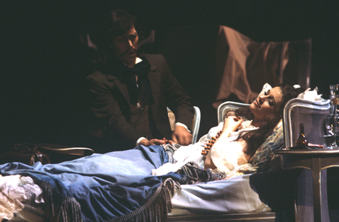 Antonio Barasorda (Alfredo), Emily Rawlins (Violetta), La Traviata, Giuseppe Verdi. San Francisco Opera/SPOT, 1979. Photographer: Ron Scherl/San Francisco Opera.