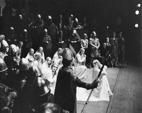 Lohengrin, Richard Wagner. San Francisco Opera, 1946. Photographer: R. Strohmeyer/San Francisco Opera.