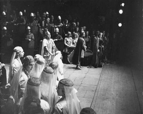 Lohengrin, Richard Wagner. San Francisco Opera, 1946. Photographer: R. Strohmeyer/San Francisco Opera.