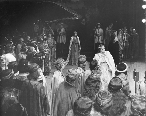 Lohengrin, Richard Wagner. San Francisco Opera, 1946. Photographer: R. Strohmeyer/San Francisco Opera.