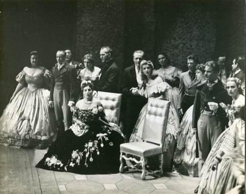 La Traviata, Giuseppe Verdi. San Francisco Opera, 1946. Photographer: R. Strohmeyer/San Francisco Opera.