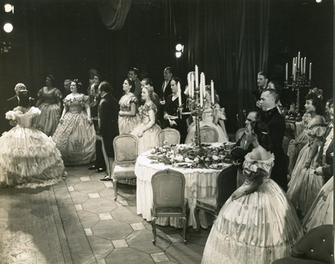 La Traviata, Giuseppe Verdi. San Francisco Opera, 1946. Photographer: R. Strohmeyer/San Francisco Opera.