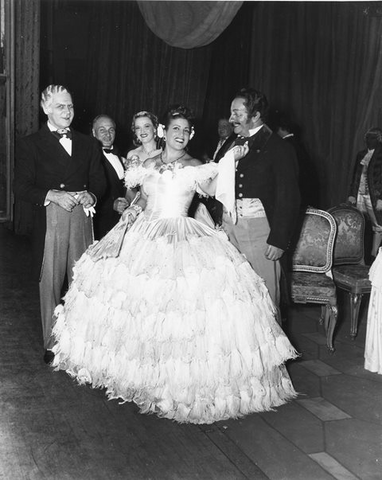 La Traviata, Giuseppe Verdi. San Francisco Opera, 1946. Photographer: R. Strohmeyer/San Francisco Opera.