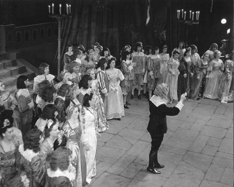 Lucia di Lammermoor, Gaetano Donizetti. San Francisco Opera, 1946. Photographer: R. Strohmeyer/San Francisco Opera.