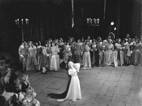 Lucia di Lammermoor, Gaetano Donizetti. San Francisco Opera, 1946. Photographer: R. Strohmeyer/San Francisco Opera.