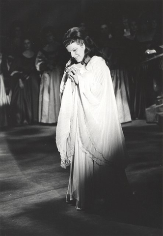 Lucia di Lammermoor, Gaetano Donizetti. San Francisco Opera, 1968. Photographer: Margaret Norton/San Francisco Opera.