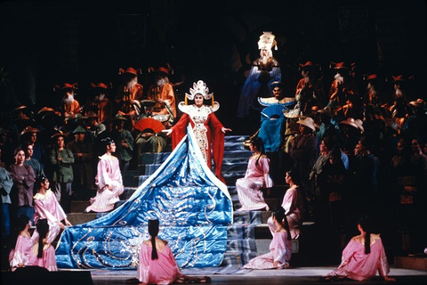 Turandot, Giacomo Puccini. San Francisco Opera, 1968. Photographer: Unknown/San Francisco Opera.