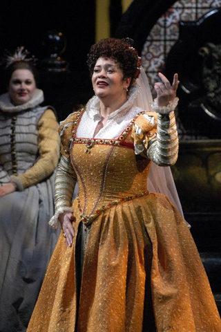 Violeta Urmana (Princesse Eboli), Chorus, Don Carlos, Giuseppe Verdi. San Francisco Opera, 2003-04. Photographer: Larry Merkle/San Francisco Opera.