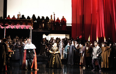 Robert Lloyd (Philippe II), Marina Mescheriakova (Elisabeth de Valois), Mark Duffin (Don Carlos), Chorus, Supernumeraries, Don Carlos, Giuseppe Verdi. San Francisco Opera, 2003-04. Photographer: Larry Merkle/San Francisco Opera.