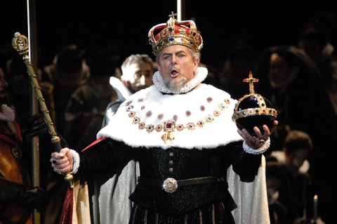 Robert Lloyd (Philippe II), Don Carlos, Giuseppe Verdi. San Francisco Opera, 2003-04. Photographer: Larry Merkle/San Francisco Opera.