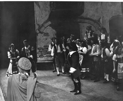 Don Giovanni, Wolfgang Amadeus Mozart. San Francisco Opera, 1947. Photographer: R. Strohmeyer/San Francisco Opera.