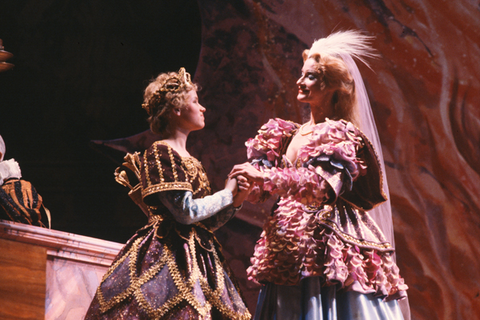 Amy Sharp (Cupid), Janice Felty (Venus), Il Ballo delle Ingrate, Claudio Monteverdi. San Francisco Opera/SPOT, 1981-82. Photographer: Ron Scherl/San Francisco Opera.