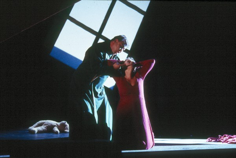 Vladimir Vaneev (Boris), Solveig Kringelborn (Katerina Ismailova), Lady Macbeth of Mtsensk, Dmitri Shostakovich. San Francisco Opera, 2003-04. Photographer: Ken Friedman/San Francisco Opera.