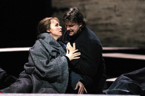 Solveig Kringelborn (Katerina Ismailova), Christopher Ventris (Sergei), Lady Macbeth of Mtsensk, Dmitri Shostakovich. San Francisco Opera, 2003-04. Photographer: Larry Merkle/San Francisco Opera.