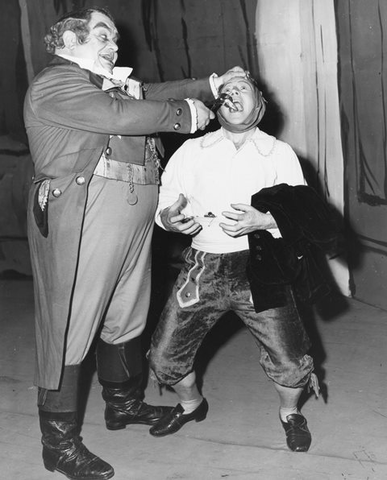 L'Elisir d'Amore, Gaetano Donizetti. San Francisco Opera, 1948. Photographer: Paul G. Tracy/San Francisco Opera.