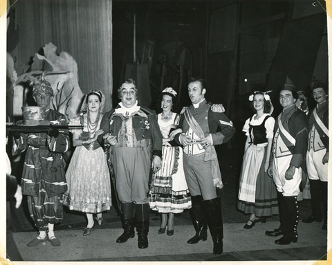 L'Elisir d'Amore, Gaetano Donizetti. San Francisco Opera, 1948. Photographer: Paul G. Tracy/San Francisco Opera.