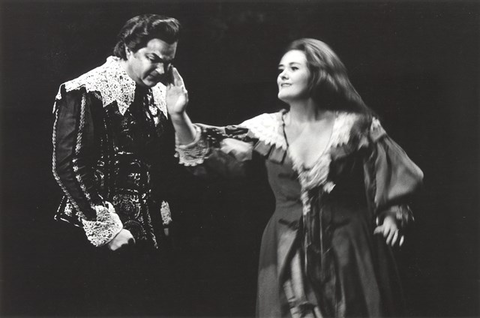 I Puritani, Vincenzo Bellini. San Francisco Opera, 1966. Photographer: Dennis Galloway/San Francisco Opera.