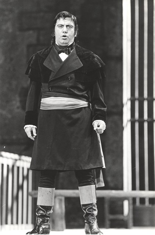 Andrea Chénier, Umberto Giordano. San Francisco Opera, 1965. Photographer: Carolyn Mason Jones/San Francisco Opera.