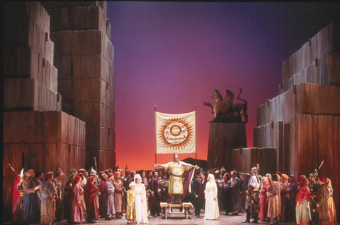 Ensemble, Arshak II, Tigran Chukhadjian. San Francisco Opera, 2001-02. Photographer: Ken Friedman/San Francisco Opera.