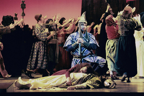 David Okerlund (Vartan), Nora Gubisch (Paransema), Philip Webb (Knel), Chorus, Arshak II, Tigran Chukhadjian. San Francisco Opera, 2001-02. Photographer: Larry Merkle/San Francisco Opera.