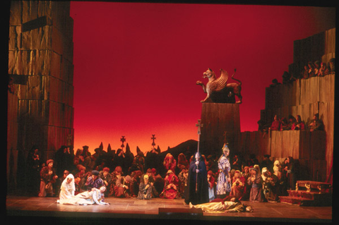 Ensemble, Arshak II, Tigran Chukhadjian. San Francisco Opera, 2001-02. Photographer: Ken Friedman/San Francisco Opera.