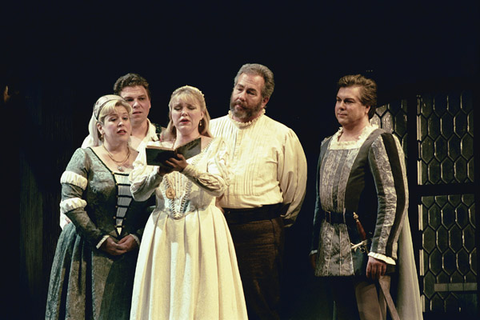 Catherine Keen (Magdalene), Michael Schade (David), Janice Watson (Eva), James Morris (Hans Sachs), Robert Dean Smith (Walter von Stolzing), Die Meistersinger von Nϋrnberg, Richard Wagner. San Francisco Opera, 2001-02. Photographer: Larry Merkle/San Francisco Opera.