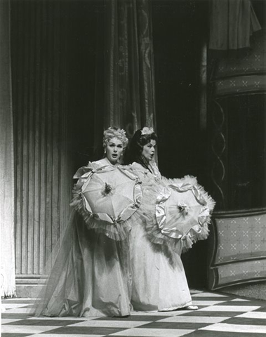 Così fan tutte, Wolfgang Amadeus Mozart. San Francisco Opera, 1963. Photographer: Pete Peters/San Francisco Opera.