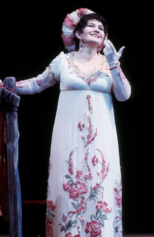 Eva Urbanová (Tosca), Tosca, Giacomo Puccini. San Francisco Opera, 2001-02. Photographer: Ken Friedman/San Francisco Opera.