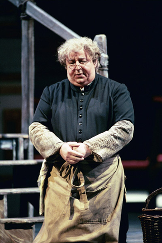 Peter Strummer (Sacristan), Tosca, Giacomo Puccini. San Francisco Opera, 2001-02. Photographer: Ken Friedman/San Francisco Opera.