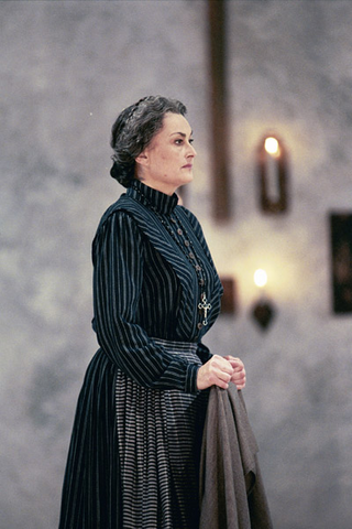 Kathryn Harries (Kostelnicka Buryja), Jenůfa, Leoš Janáček. San Francisco Opera, 2001-02. Photographer: Larry Merkle/San Francisco Opera.