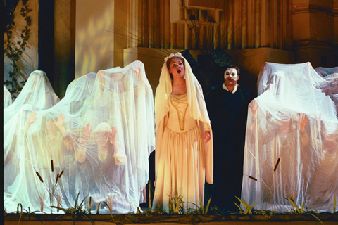 Anna Netrebko (Nannetta), Chorus, Falstaff, Giuseppe Verdi. San Francisco Opera, 2001-02. Photographer: Larry Merkle/San Francisco Opera.