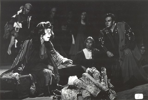 Il Trovatore, Giuseppe Verdi. San Francisco Opera, 1964. Photographer: Dennis Galloway/San Francisco Opera.