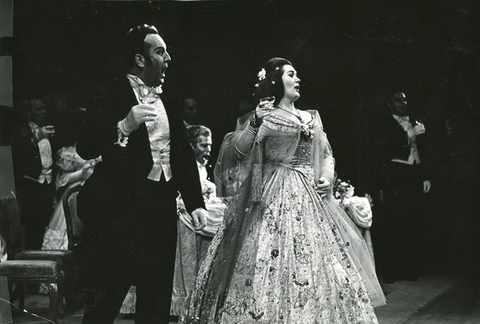 La Traviata, Giuseppe Verdi. San Francisco Opera, 1964. Photographer: Dennis Galloway/San Francisco Opera.