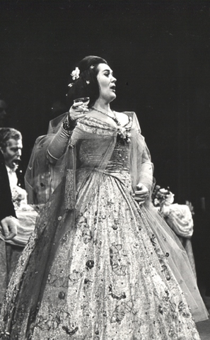 La Traviata, Giuseppe Verdi. San Francisco Opera, 1964. Photographer: Dennis Galloway/San Francisco Opera.