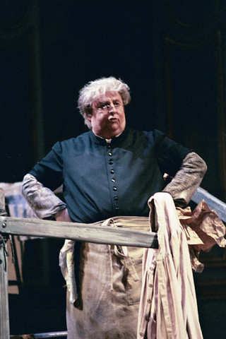 Peter Strummer (Sacristan), Tosca, Giacomo Puccini. San Francisco Opera, 2001-02. Photographer: Ken Friedman/San Francisco Opera.