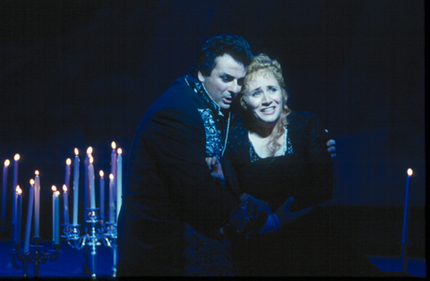 Marcello Giordani (Rodolfo), Patricia Racette (Luisa Miller), Luisa Miller, Giuseppe Verdi. San Francisco Opera, 2000-01. Photographer: Ken Friedman/San Francisco Opera.