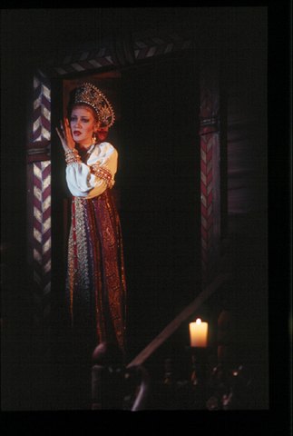 Olga Borodina (Lyubasha), The Tsar's Bride, Nicolai Rimsky-Korsakov. San Francisco Opera, 2000-01. Photographer: Ken Friedman/San Francisco Opera.