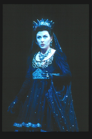 Mary Dunleavy (Queen of the Night), Die Zauberflöte, Wolfgang Amadeus Mozart. San Francisco Opera, 2000-01. Photographer: Larry Merkle/San Francisco Opera.