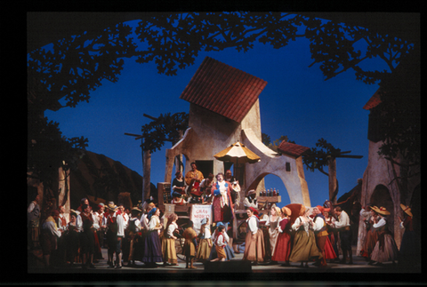 John Del Carlo (Dr. Dulcamara), Ensemble, L'Elisir d'Amore, Gaetano Donizetti. San Francisco Opera, 2000-01. Photographer: Ken Friedman/San Francisco Opera.