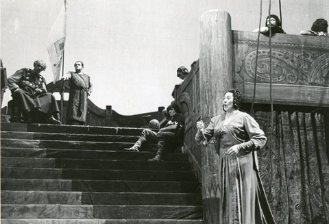 Tristan und Isolde, Richard Wagner. San Francisco Opera, 1953. Photographer: Skelton Studios/San Francisco Opera.