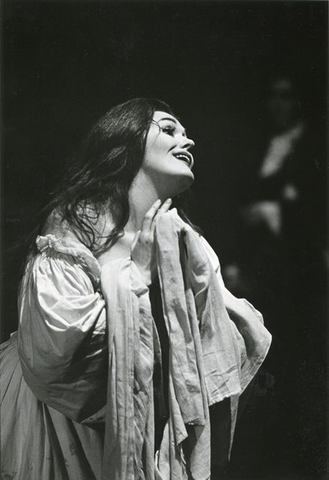 Lucia di Lammermoor, Gaetano Donizetti. San Francisco Opera, 1961. Photographer: Carolyn Mason Jones/San Francisco Opera.