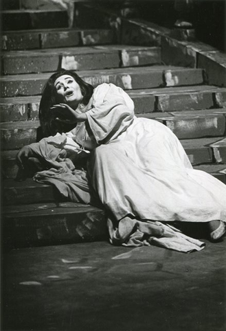 Lucia di Lammermoor, Gaetano Donizetti. San Francisco Opera, 1961. Photographer: Carolyn Mason Jones/San Francisco Opera.